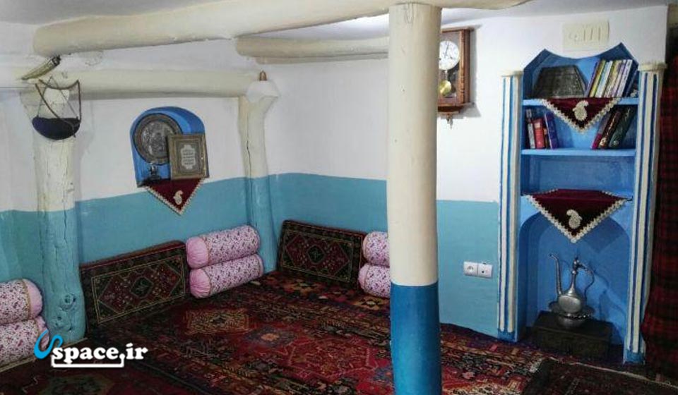 نمای داخلی اتاق اقامتگاه بوم گردی روژ - سنندج - روستای دولاب